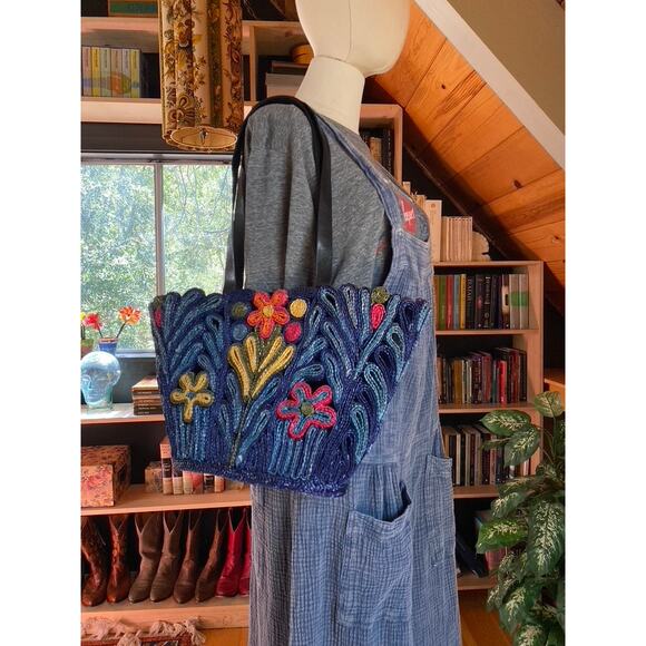 Floral Straw Bag - Picture 2 of 10